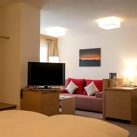 斯科恩布里克酒店 4* 洛查贝布里根